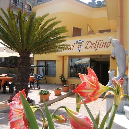Hotel Delfino Laigueglia Buitenkant foto