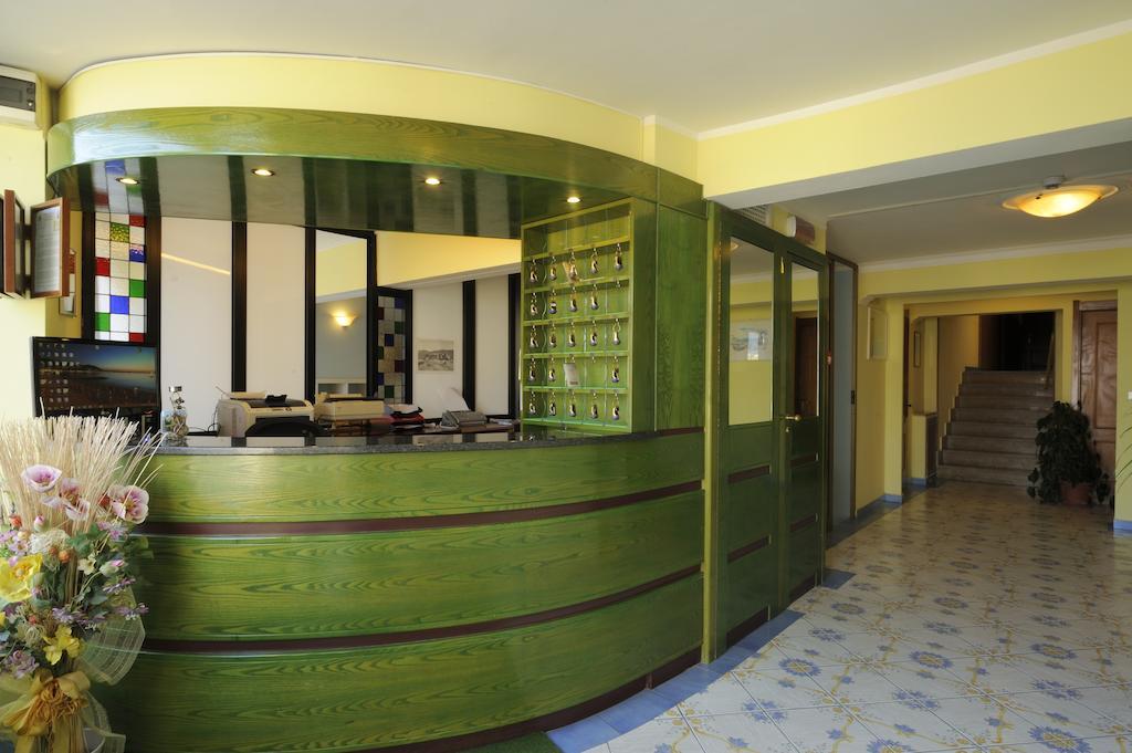 Hotel Delfino Laigueglia Buitenkant foto