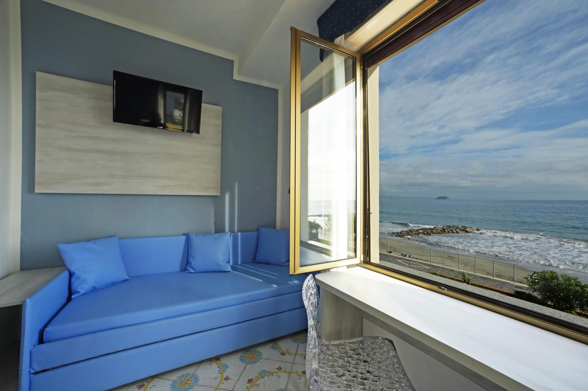 Hotel Delfino Laigueglia Buitenkant foto