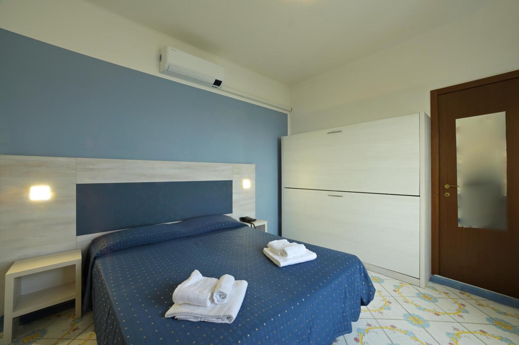 Hotel Delfino Laigueglia Buitenkant foto