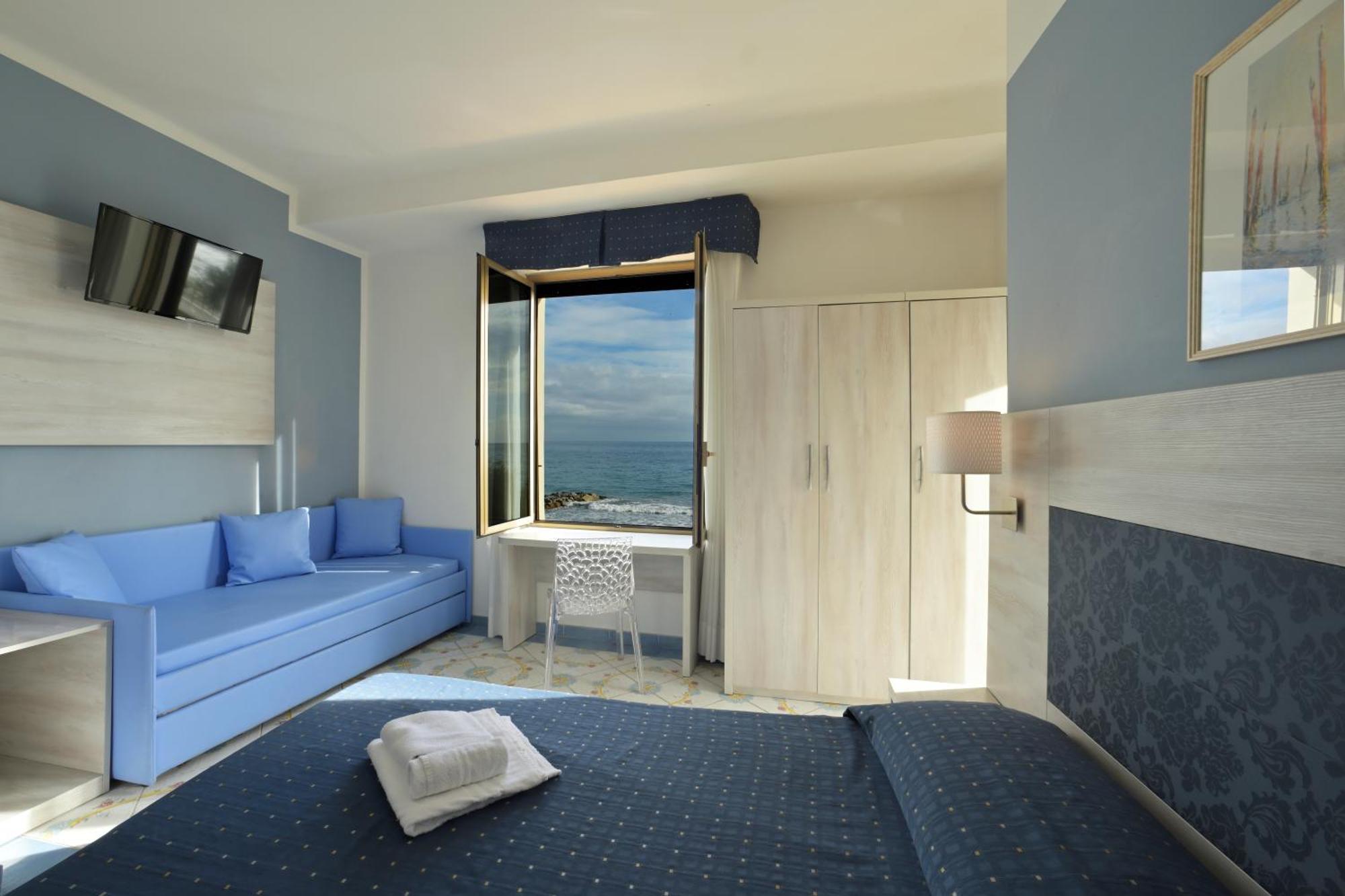 Hotel Delfino Laigueglia Buitenkant foto