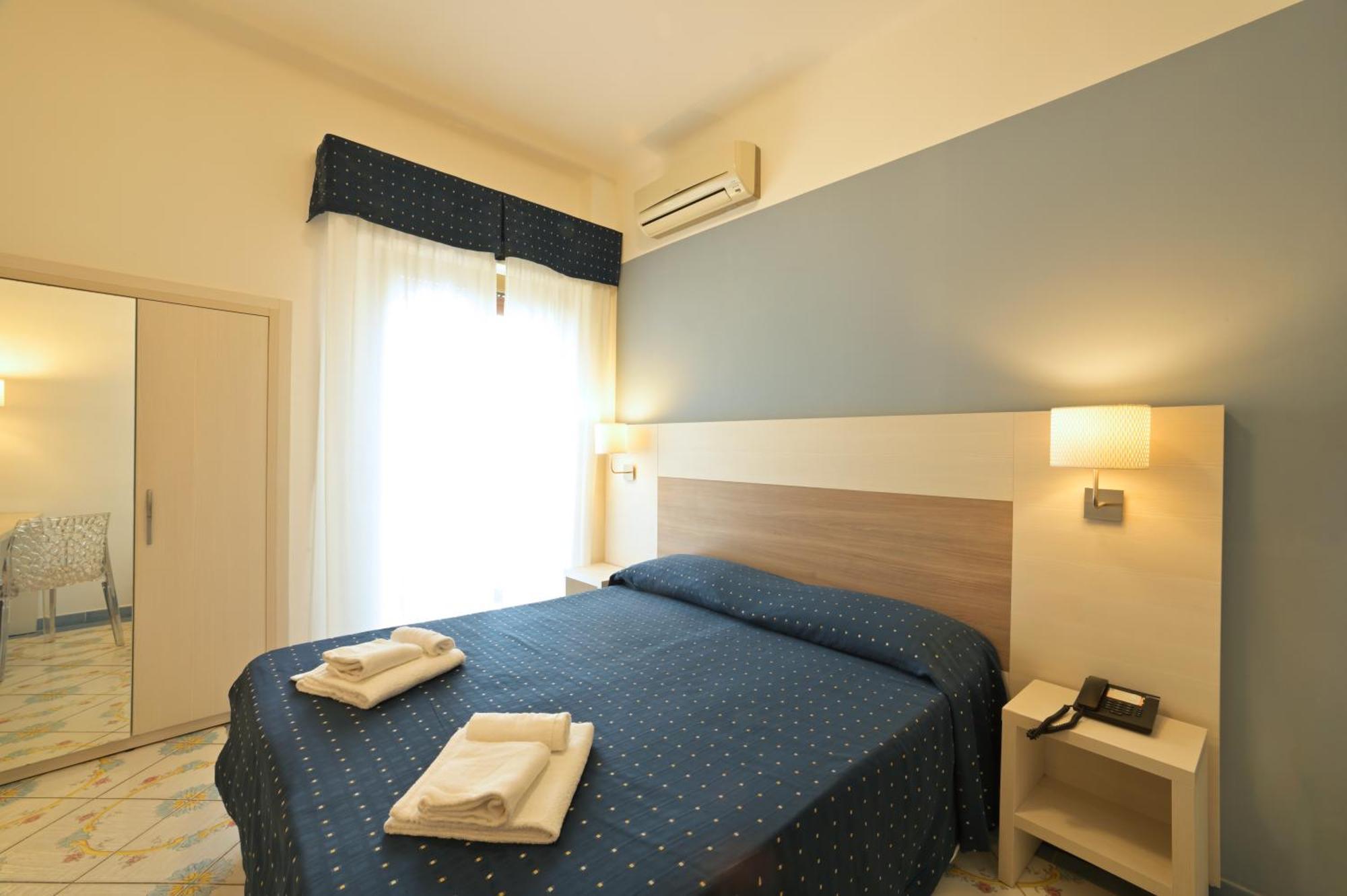Hotel Delfino Laigueglia Buitenkant foto