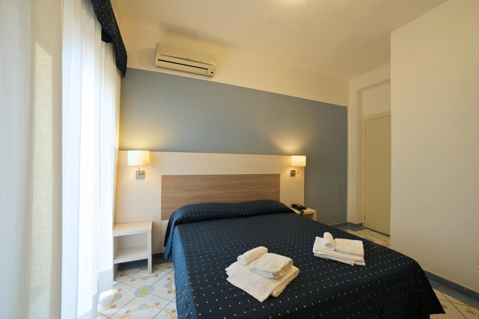 Hotel Delfino Laigueglia Buitenkant foto
