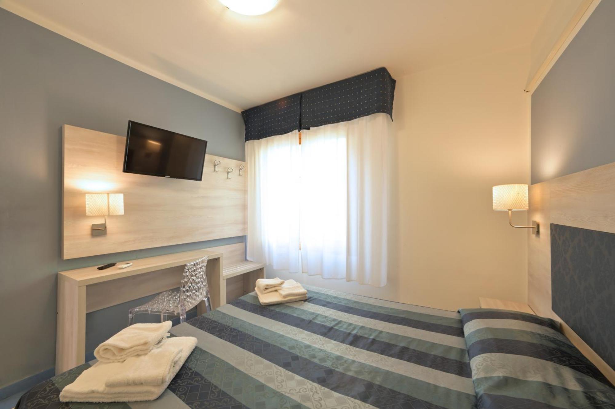 Hotel Delfino Laigueglia Buitenkant foto