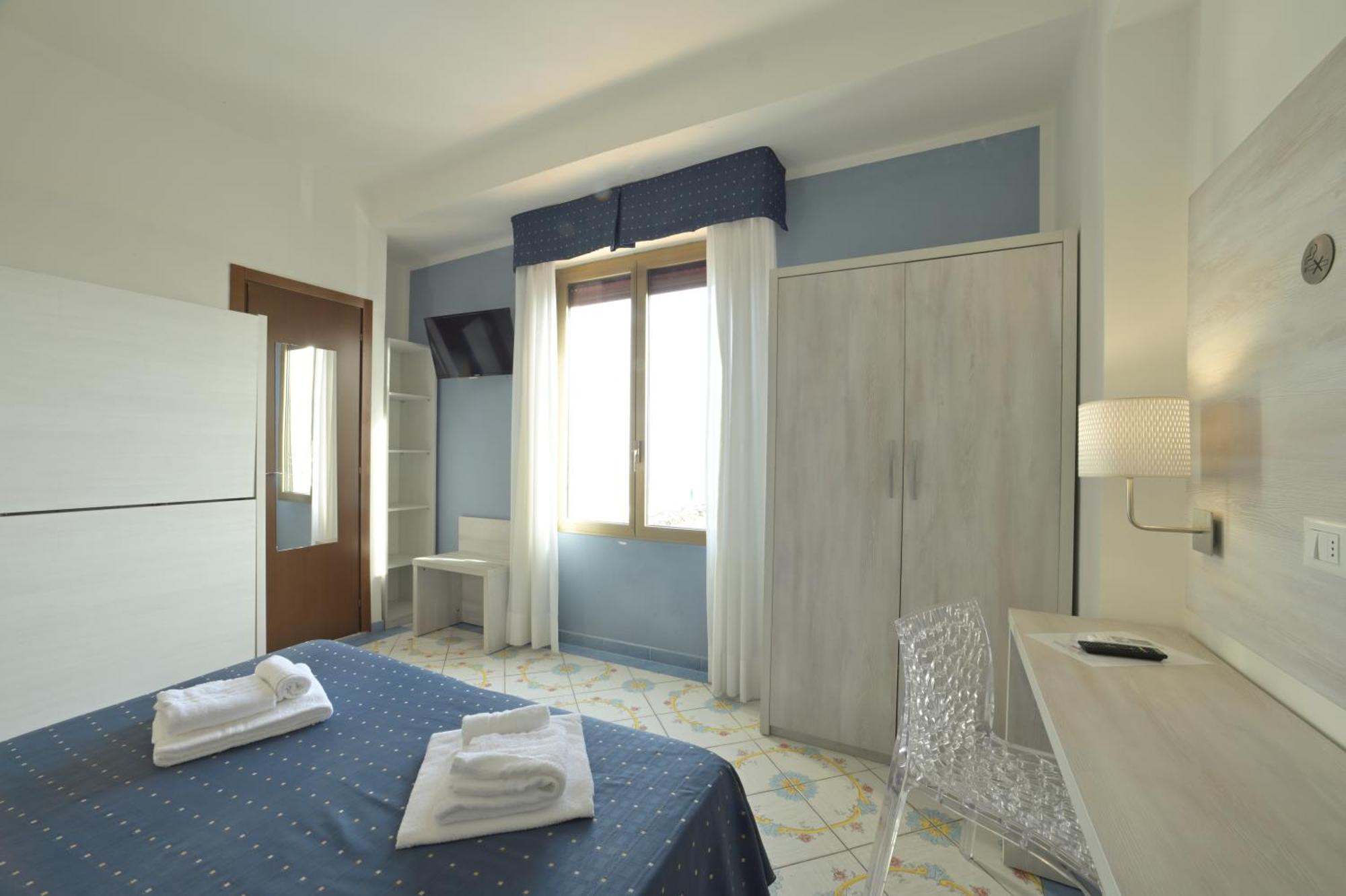 Hotel Delfino Laigueglia Buitenkant foto