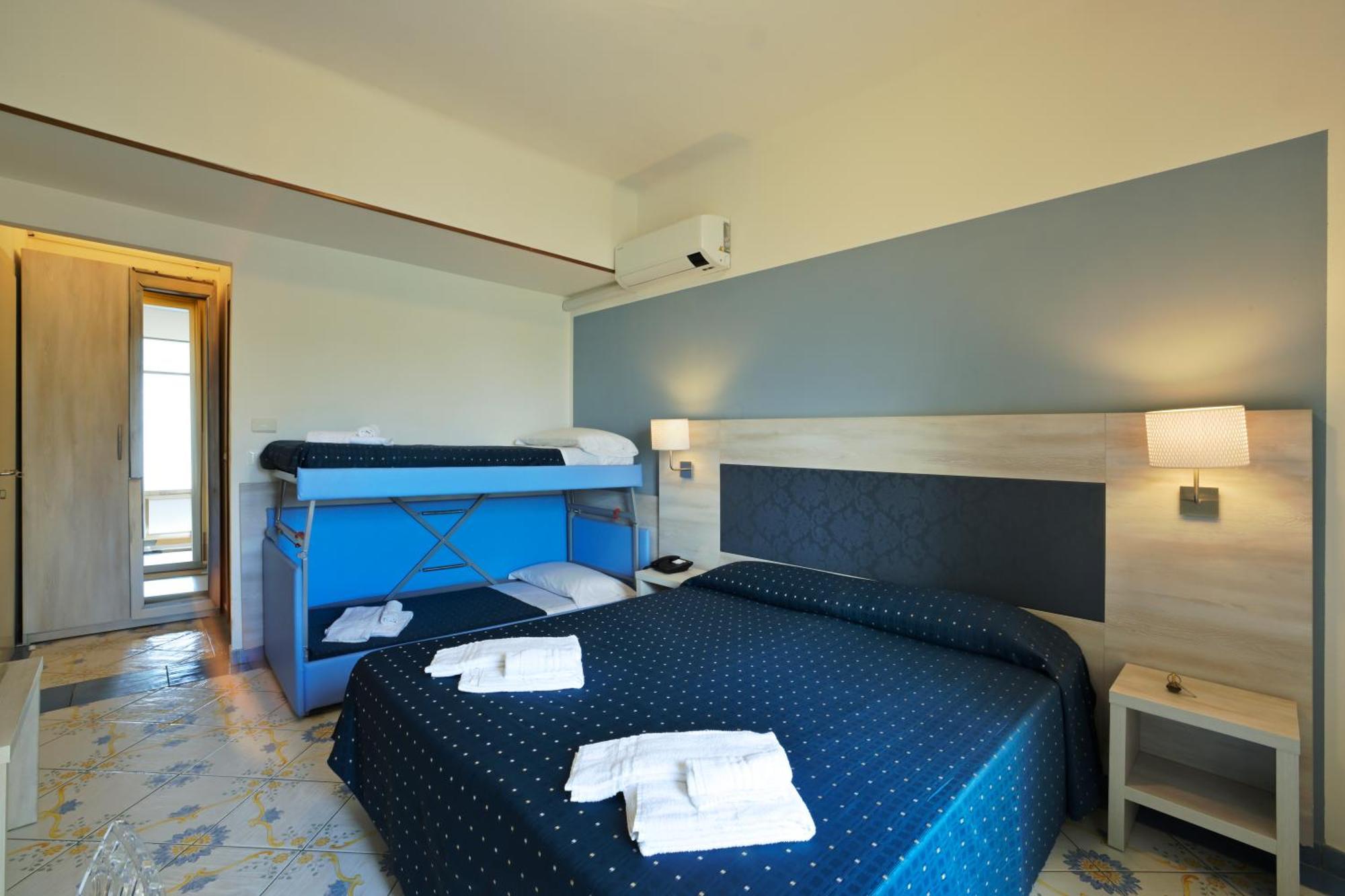Hotel Delfino Laigueglia Buitenkant foto