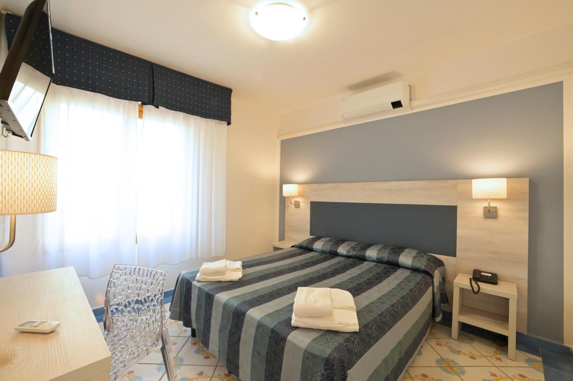 Hotel Delfino Laigueglia Buitenkant foto