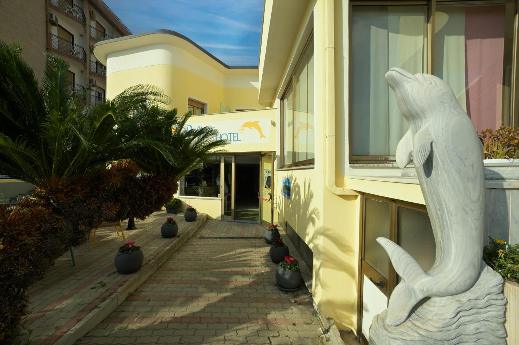 Hotel Delfino Laigueglia Buitenkant foto