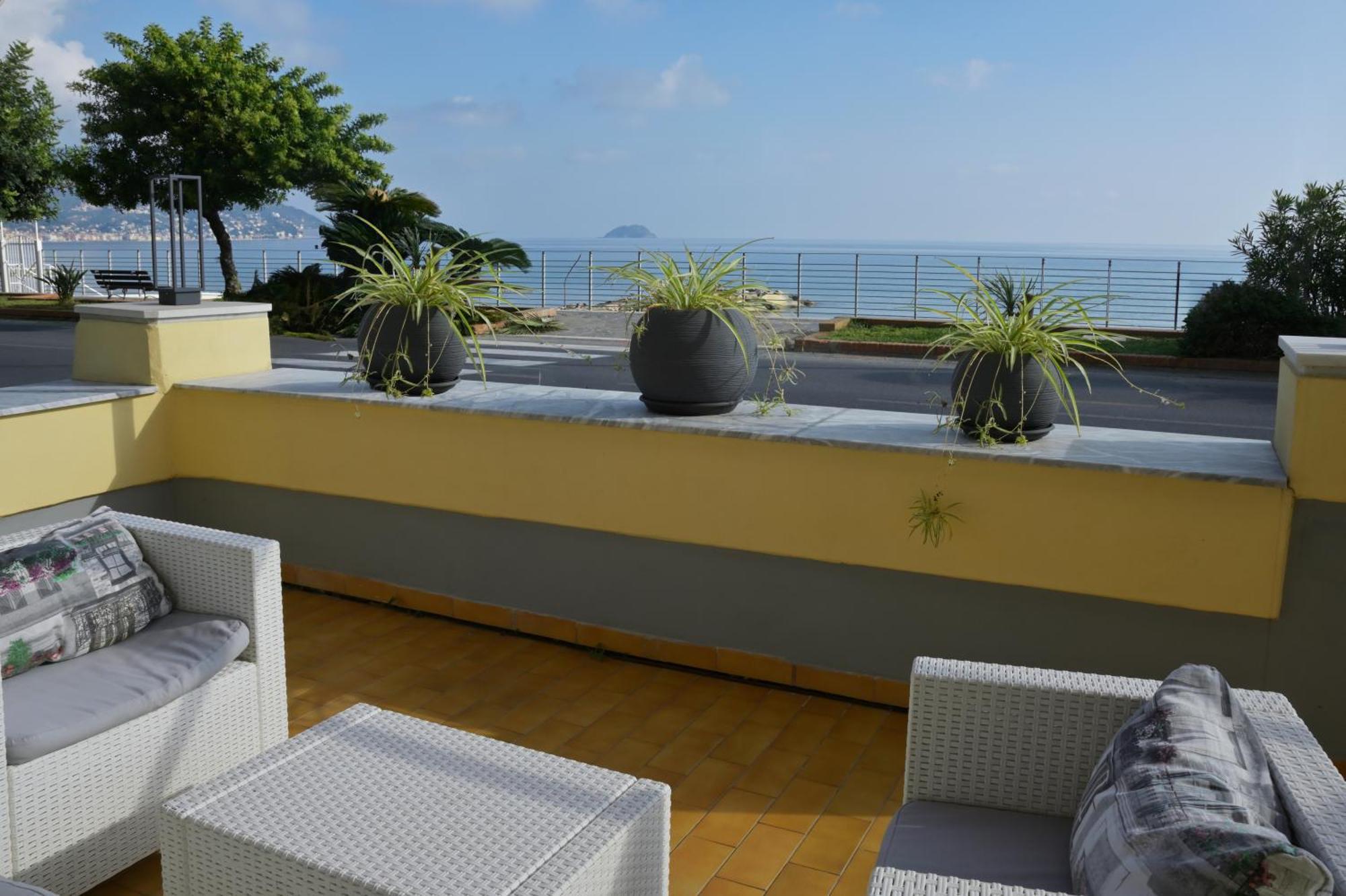 Hotel Delfino Laigueglia Buitenkant foto