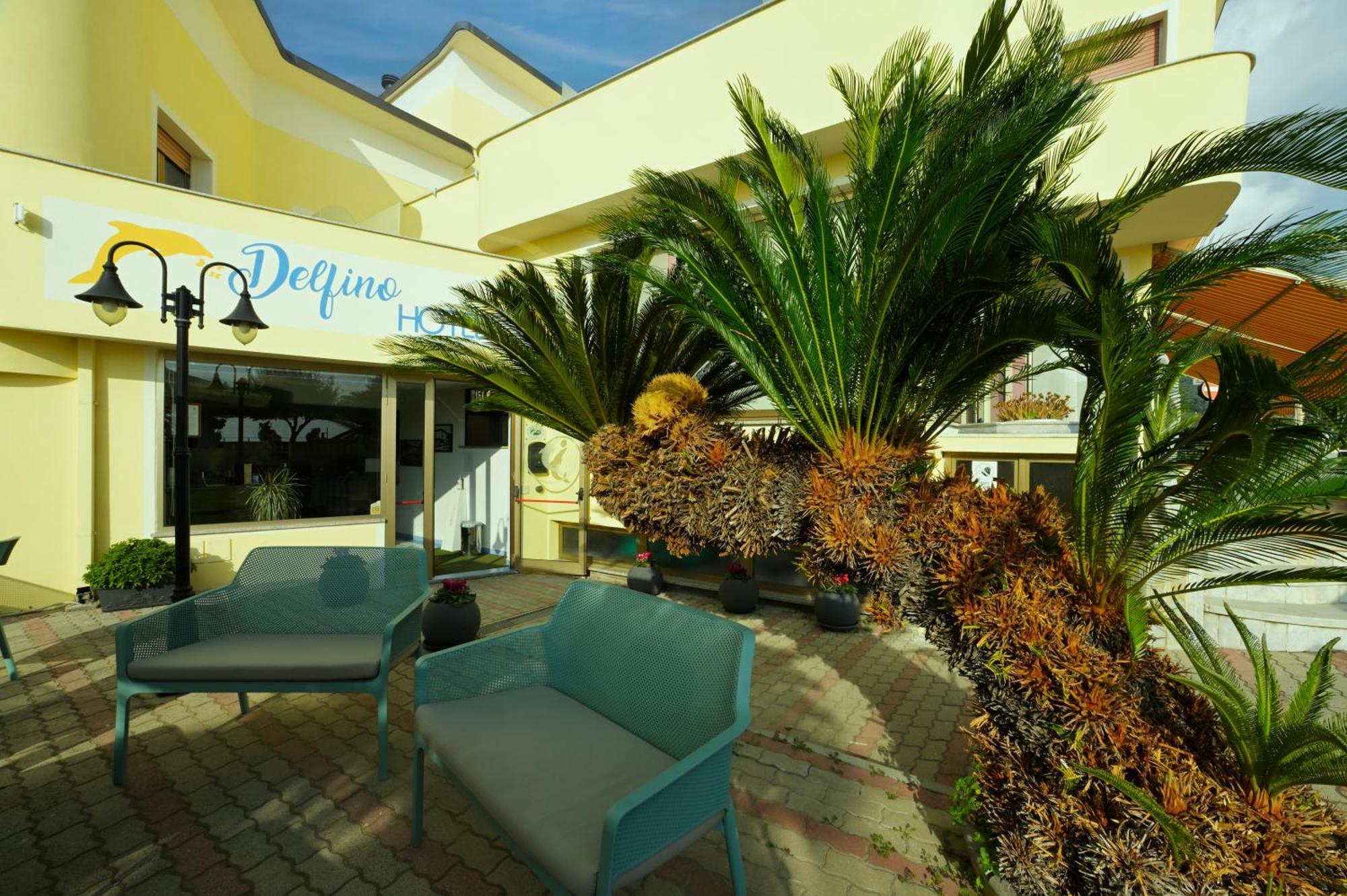 Hotel Delfino Laigueglia Buitenkant foto