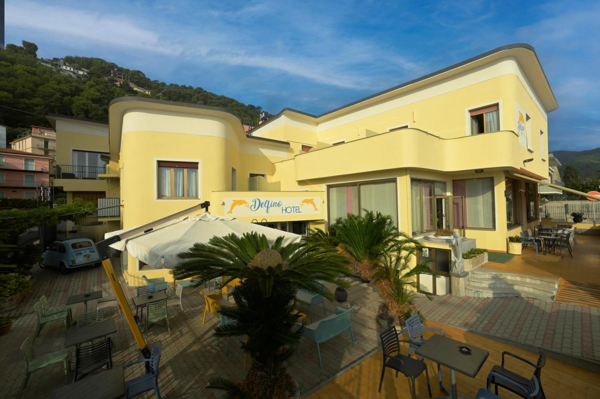 Hotel Delfino Laigueglia Buitenkant foto