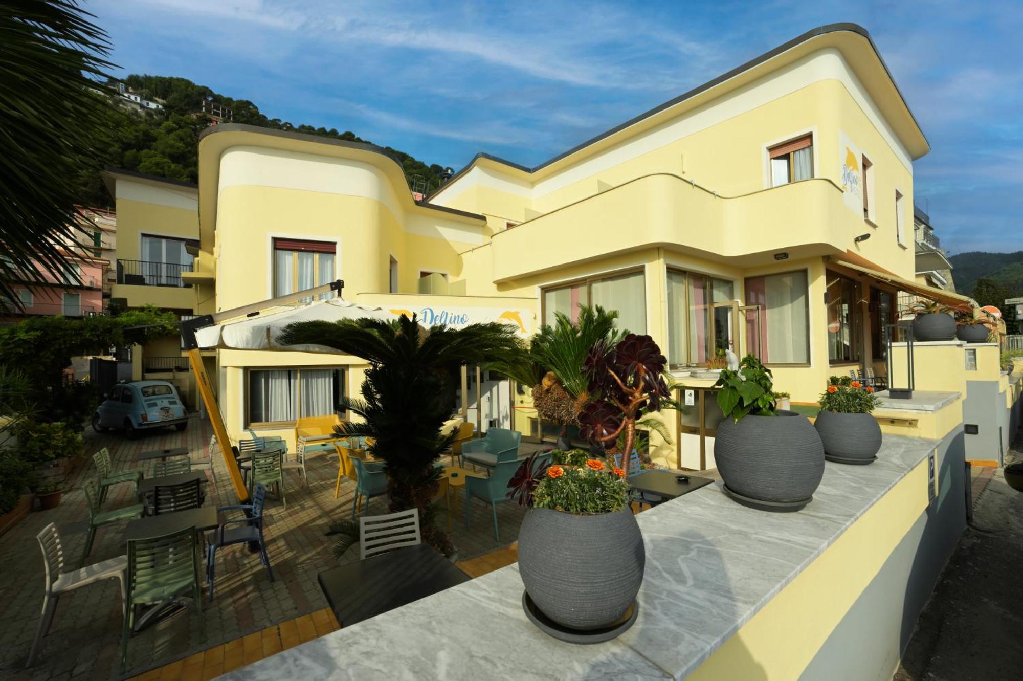 Hotel Delfino Laigueglia Buitenkant foto