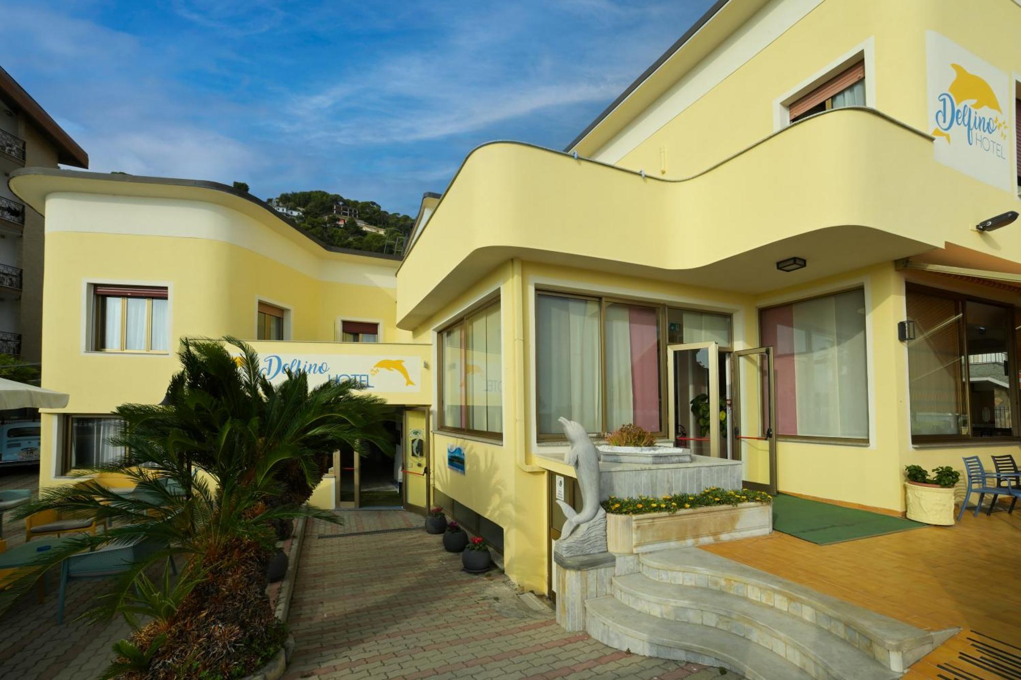 Hotel Delfino Laigueglia Buitenkant foto