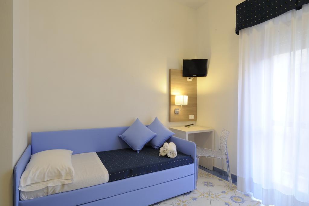 Hotel Delfino Laigueglia Buitenkant foto
