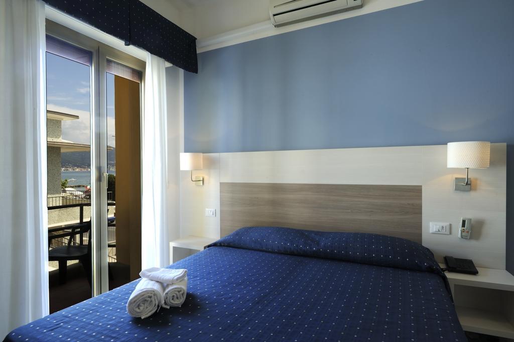 Hotel Delfino Laigueglia Buitenkant foto