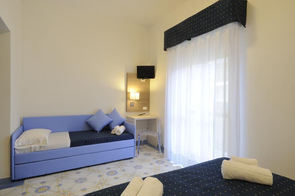 Hotel Delfino Laigueglia Buitenkant foto