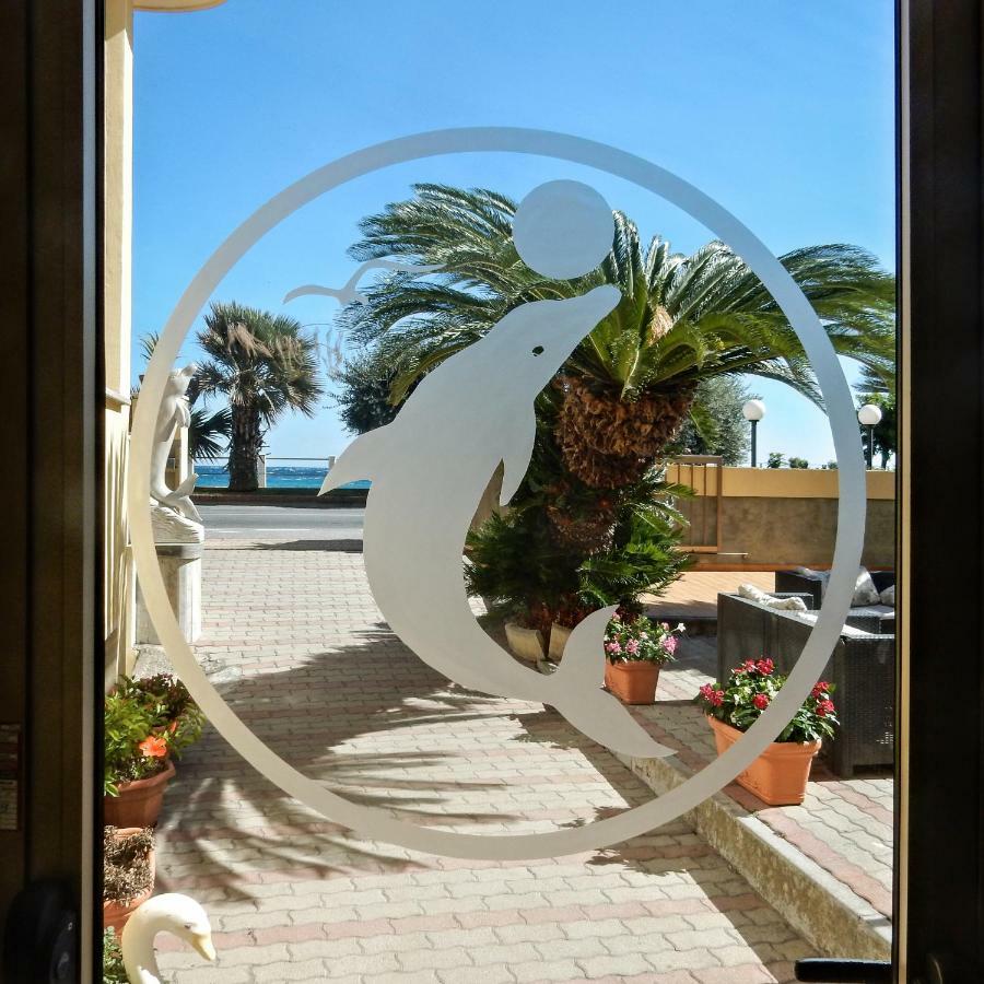 Hotel Delfino Laigueglia Buitenkant foto